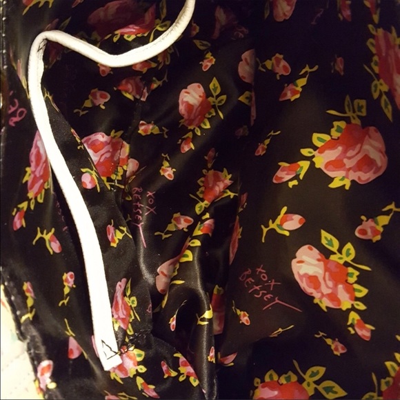 SALE! Gorgeous Betsy Johnson bag 💕💕 - Picture 4 of 6